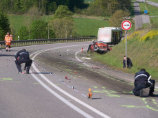 2. AKTUALISIERUNG: Schwerer Verkehrsunfall auf der B327 bei Kastellaun: junge Frau verlor ihr Leben