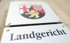 Gerichtsurteil: Schlagl�cher k�nnen Pflichtverletzung des Landes sein