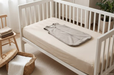 Das Kinderbett sicher ausstatten: Welche Materialien den Babyschlaf wirklich unterst�tzen