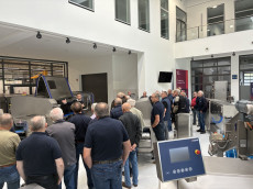 Gemeinschaft, Erinnerungen und moderne Technik: Alterskameraden zu Gast in Oberlahr