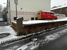 Aktualisiert: Graffiti-Schmierereien an Feuerwehrgeb�ude in Linz am Rhein