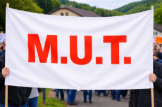 H�hn setzt Zeichen f�r Demokratie und Vielfalt