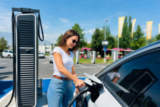 Mit dem E-Auto entspannt in den Urlaub: Gute Planung spart Zeit