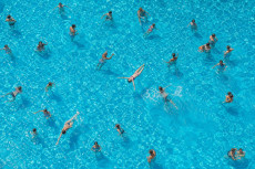 Kinder retten Zweij�hrigen vor dem Ertrinken im Freibad Daaden