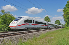 Korridorsanierung am rechten Rhein: Ersatzbusse sichern Nahverkehr bis Dezember 2026