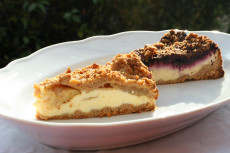 Westerwlder Rezepte: Schneller Ksekuchen mit Streuseln und Obst 