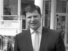 Neuer Dorfplatz erinnert an verstorbenen B�rgermeister Maik K�hler