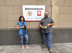 Kaffeespende f�r die Bahnhofsmission: Eine Tasse voller Menschlichkeit