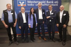 Westerwald Bank lud zum Vortrag "Zwischen Bullerbü und Tierfabrik"