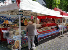 Französischer Gourmetmarkt in Altenkirchen auf dem Schlossplatz