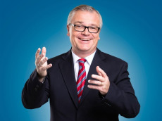 Jrgen B. Hausmann kommt mit seiner Jubilumstour "Dat is e Ding!" nach Wissen