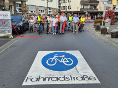 Altenkirchener �Fahrradstra�e� eingeweiht � Radwegekonzept nach und nach umsetzen