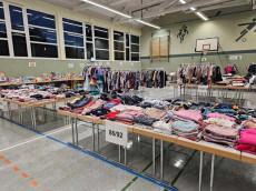 20. Regenbogenbasar in Marienrachdorf: Ein Paradies f�r Schn�ppchenj�ger