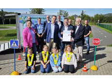 Tabaluga-Mobil f�r Verkehrserziehung im Kreis Neuwied �bergeben