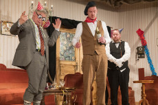 Deichwiesenhof Bonefeld: Turbulenzen um drei M�nner im Schnee