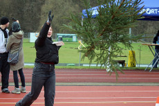 Rekorde beim 4. Weihnachtsbaumwerfen in Waldbreitbach