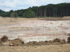Themenweg Ton "Blaue Route": Wo ein Kratersee verschwand und die tiefste Grube liegt