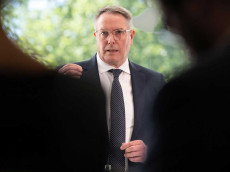 Zweifel an Unterst�tzung f�r Kanzler Merz - Schweitzer zieht Parallelen zum Fu�ball