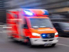Bauger�st st�rzt in Nast�tten um - Zwei Schwerverletzte