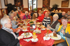 Traditionsreiches D�ppekooche-Essen lockt zahlreiche G�ste in Bad H�nningen an