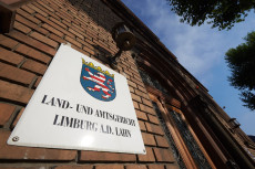 Notar vor Gericht: Betrug um Millionenerbe einer 88-J�hrigen
