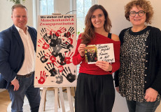 Erste Bundesk�nigin unterst�tzt "Projekt Schattent�chter" mit Spende im Kreis Neuwied