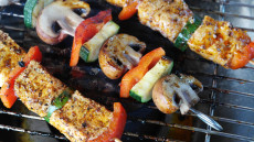 Grillfest des Westerwald-Vereins Buchfinkenland: Geselligkeit am Sportplatz Horbach