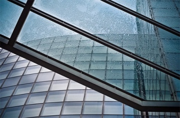 Beim Hausbau auch auf den Schutz der Eingangstür achten | NR-Kurier.de