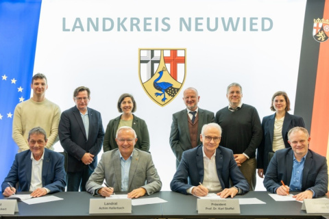 Zukunftssicherung durch Technologie: Kreis Neuwied und Westerwaldkreis setzen auf KI und Robotik