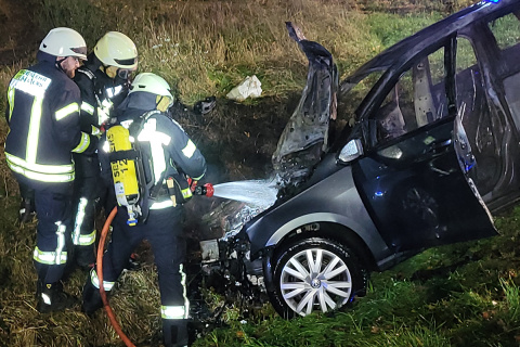Aktualisiert: Verkehrsunfall in Schenkelberg - Pkw ausgebrannt nach Vorfahrtsmissachtung