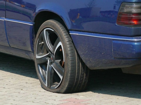 Zeugenaufruf nach gefhrlicher Sachbeschdigung an mehreren Autos in Betzdorf