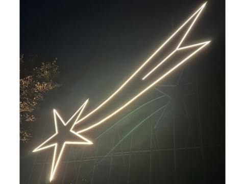 Ein Stern fr Wissen: Gemeinschaftsprojekt bringt neuen Weihnachtsglanz