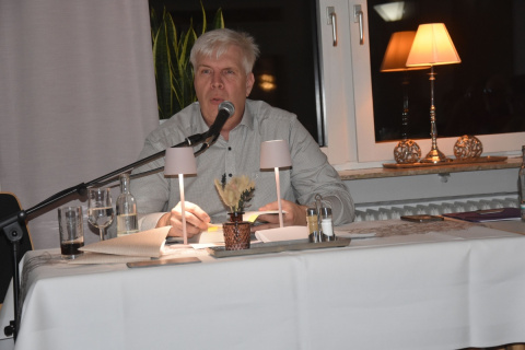 Menschliche Spione und familienfreundliche B�sewichte: Lesung mit Oliver Keller in Rennerod