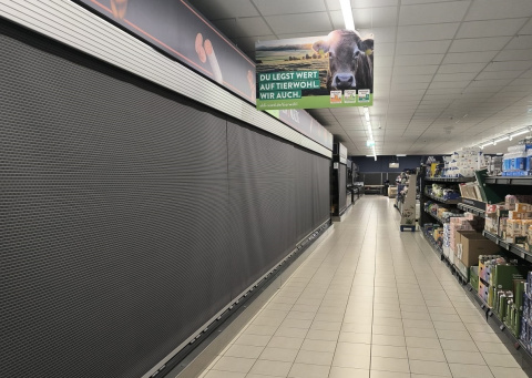 Rollos vor dem K�hlregal: Wenn Supermarkt und Discounter die Hitze nicht mehr schaffen