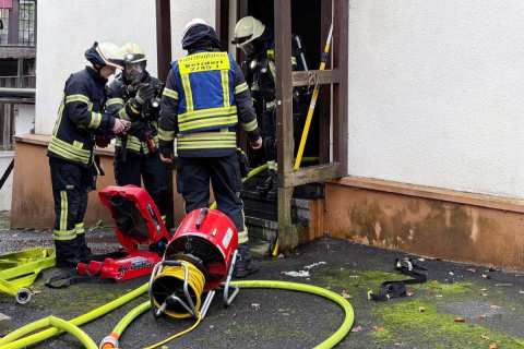 Einsatz fr die Feuerwehren in Alsdorf: Rauchentwicklung entpuppte sich als Zimmerbrand