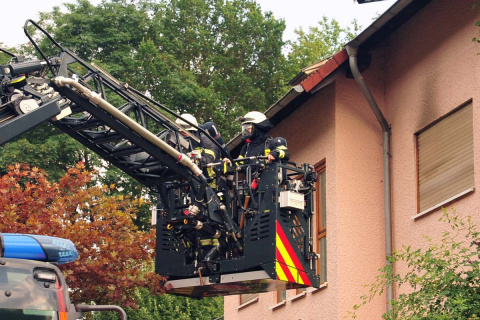 Brand in einem Geb�ude in Elkenroth: Gro�aufgebot der Feuerwehren im Einsatz