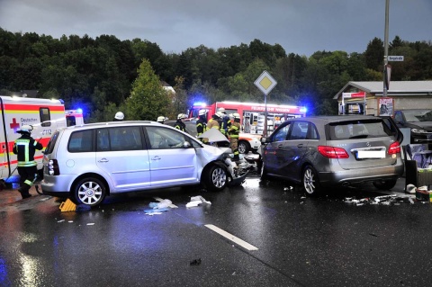 Schwerer Verkehrsunfall auf der B 62 bei Nisterbrück: Sieben verletzte Personen