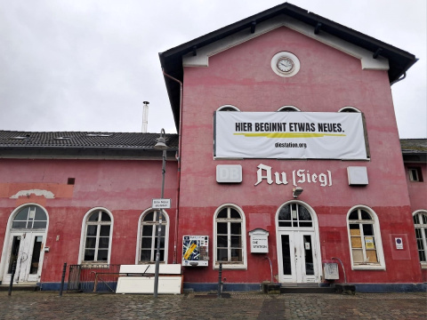 "Die Station" am Bahnhof Au (Sieg): Im April startet der Testbetrieb - mit Toiletten und Caf�