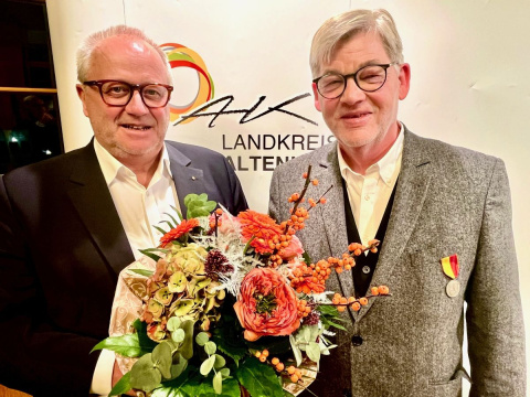 24 Jahre lang im Kreistag engagiert: Silberne Ehrennadel f�r Bernd Becker