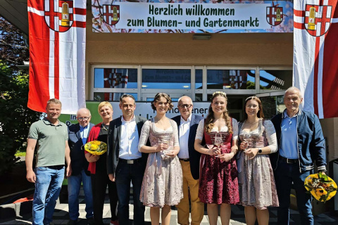 Traditioneller Blumenmarkt in Horhausen: Wein und Bltenpracht begeisterten die Gste