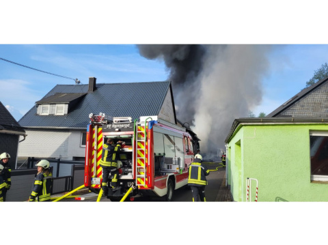 AKTUALISIERT: Hausbrand in Bretthausen: Feuerwehr im Einsatz