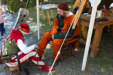 Mittelalterliches Spektakel auf Burg Reichenstein - ein Genuss für Groß und Klein