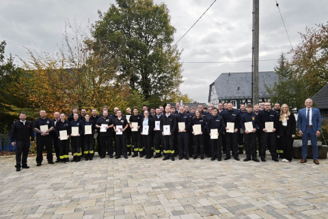 18 neue Feuerwehrleute verpflichtet: Dienstversammlung der VG-Feuerwehr in Flammersfeld