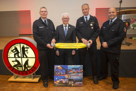 Befrderungen und Ehrungen bei den Freiwilligen Feuerwehren der VG Puderbach