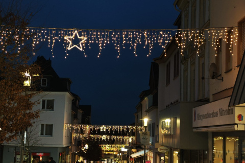 Himmlische Weihnacht lie Altenkirchen erstrahlen: Verkaufsoffener Sonntag als "Bonbon"