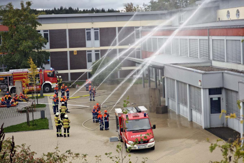 Sirenen an der IGS Horhausen: Jugendfeuerwehren �ben den Ernstfall