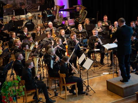 Bollnbacher Musikverein Herdorf prsentierte: Klangvolle Weltreise mit "Stadt, Land, Fluss"