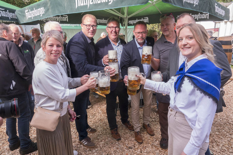 Gelungener Auftakt in Steimel: Kartoffelmarkt feiert ausgelassenen Start und l�dt zum Festwochenende