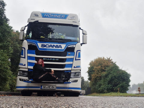 Weyerbuscher Lkw-Fahrerin schreibt Kinderbuch - Aufnahme in die Deutsche Zentralbibliothek
