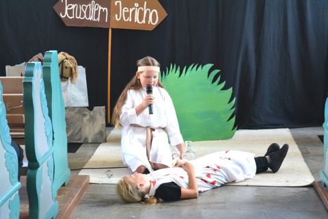 Umjubeltes Kindermusical "Der barmherzige Samariter" in der evangelischen Kirche in Selters